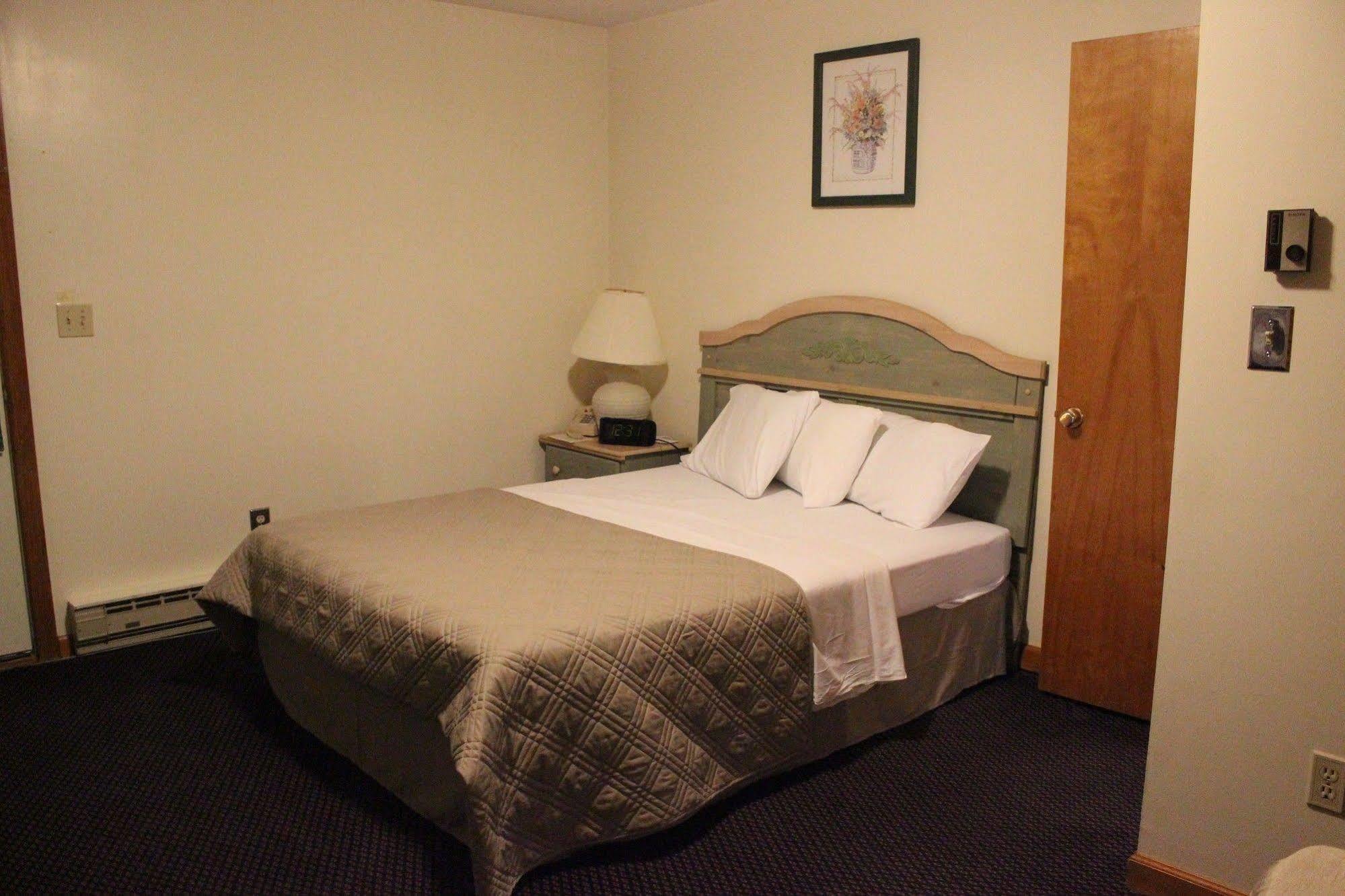 Chatham Travel Lodge Old Chatham Eksteriør bilde