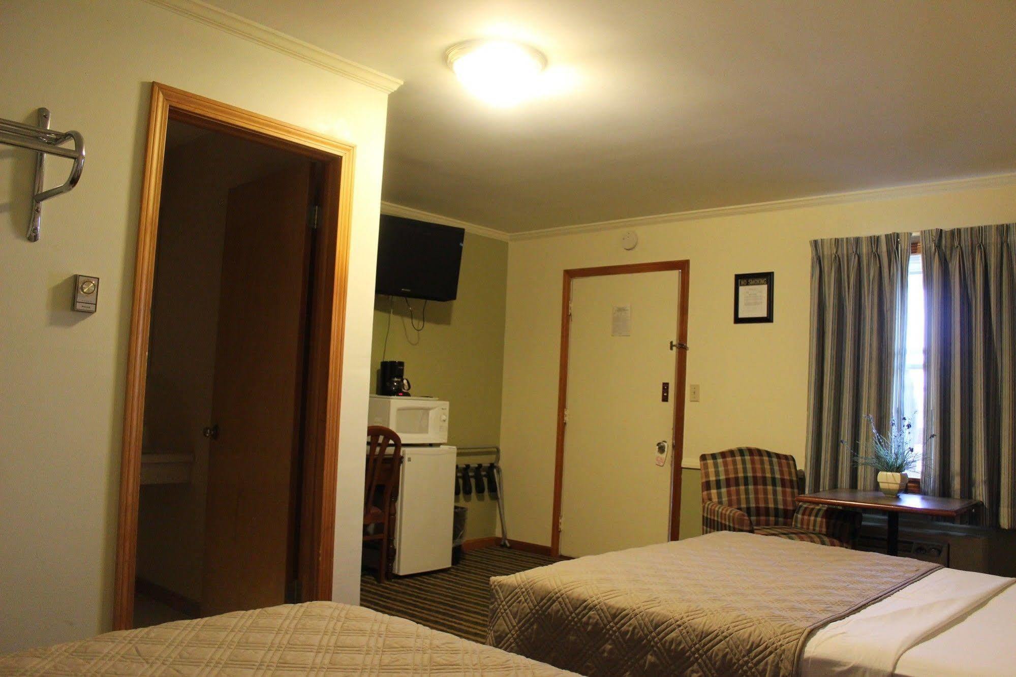 Chatham Travel Lodge Old Chatham Eksteriør bilde