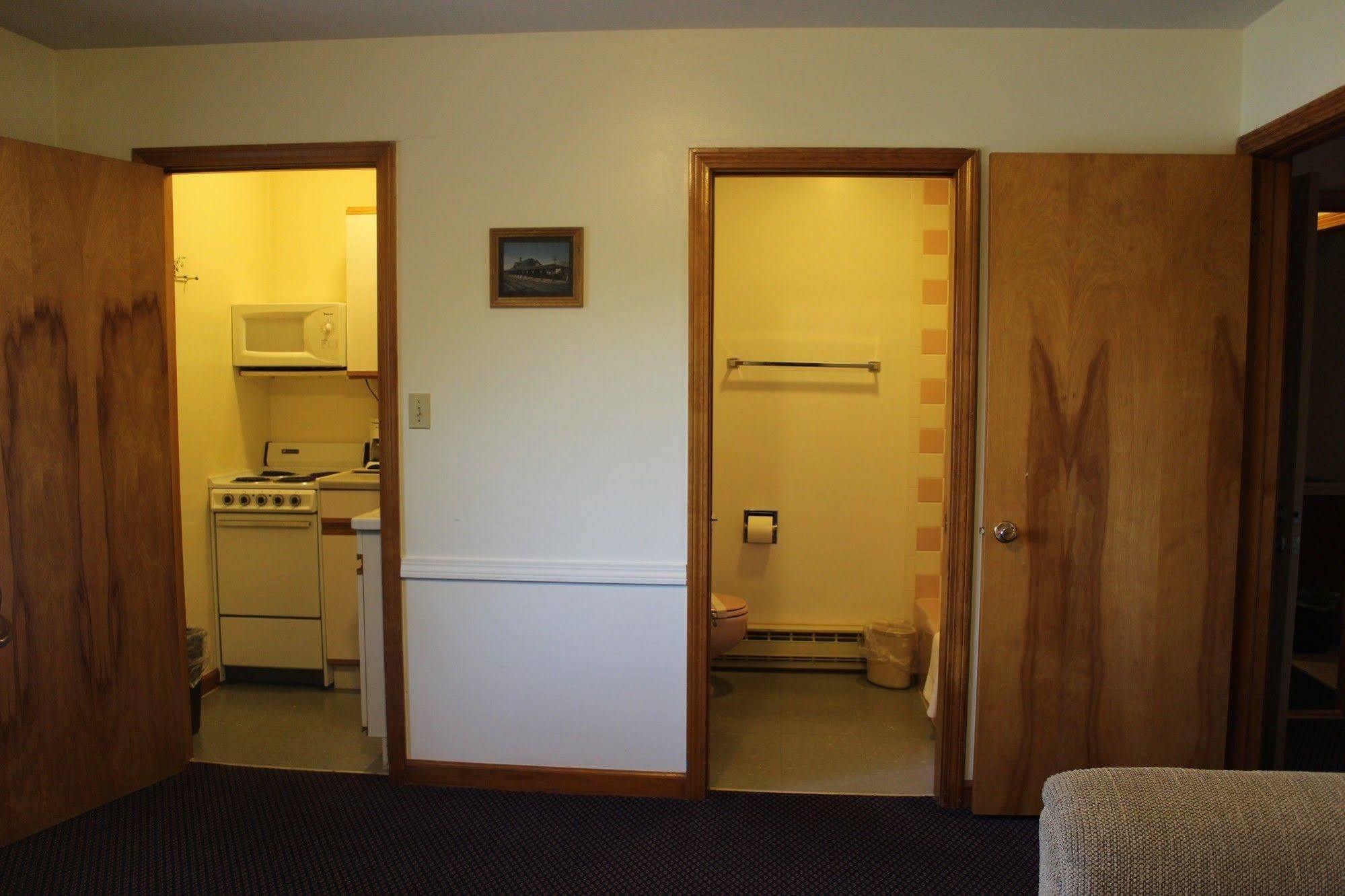 Chatham Travel Lodge Old Chatham Eksteriør bilde