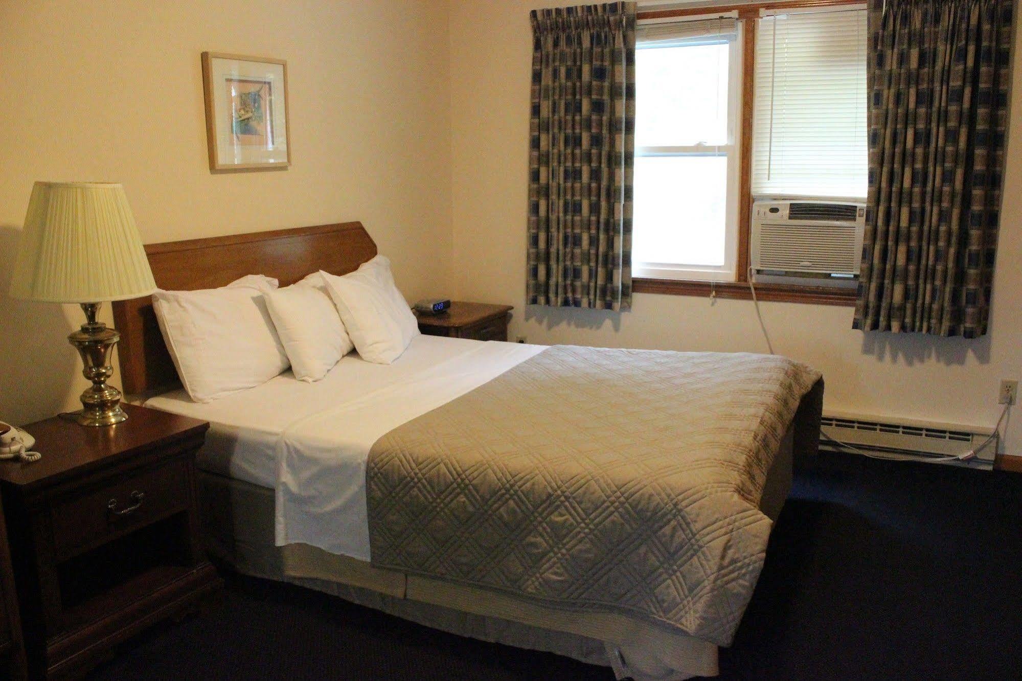 Chatham Travel Lodge Old Chatham Eksteriør bilde